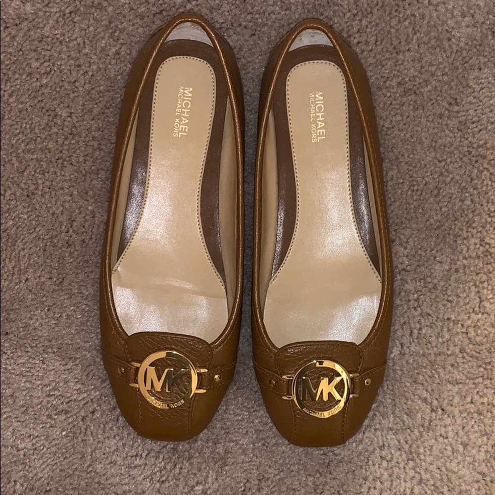 LIKE-NEW MICHAEL KORS LEATHER LOAFERS
